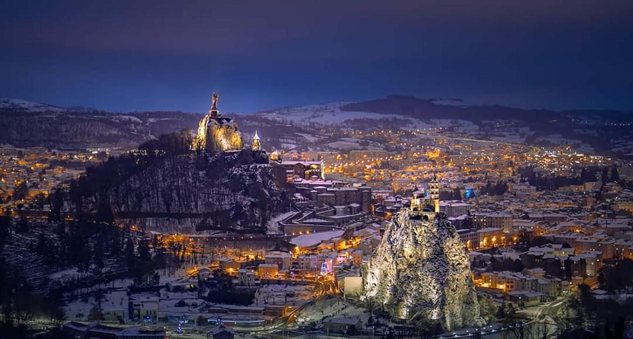 Le Puy-en-Velay Maison Au Loup - Superbe Ancien Hotel Particulier Du Xvie Siecle Au Coeur De La Vieille Ville Du Puy المظهر الخارجي الصورة