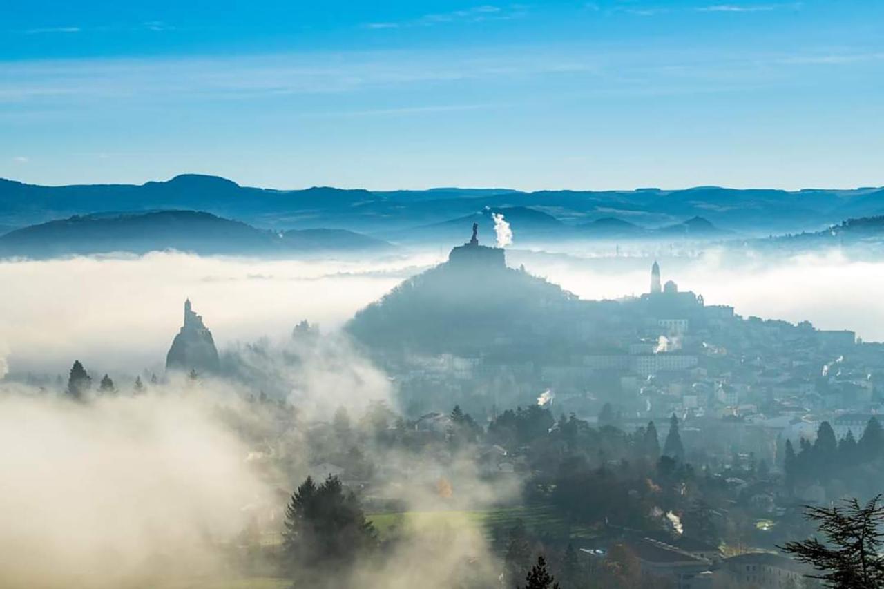 Le Puy-en-Velay Maison Au Loup - Superbe Ancien Hotel Particulier Du Xvie Siecle Au Coeur De La Vieille Ville Du Puy المظهر الخارجي الصورة