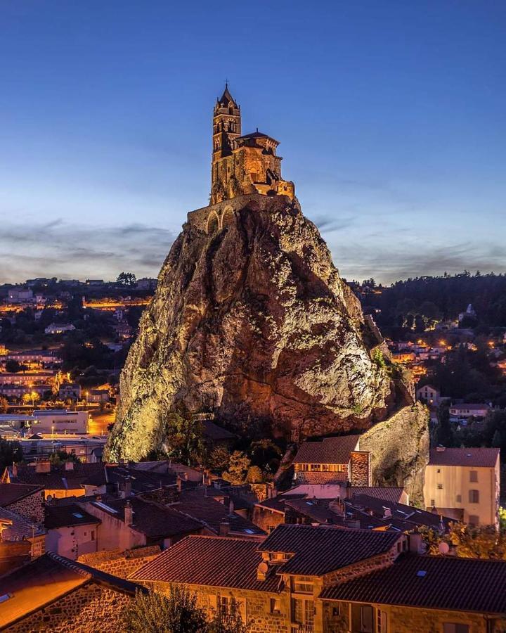 Le Puy-en-Velay Maison Au Loup - Superbe Ancien Hotel Particulier Du Xvie Siecle Au Coeur De La Vieille Ville Du Puy المظهر الخارجي الصورة